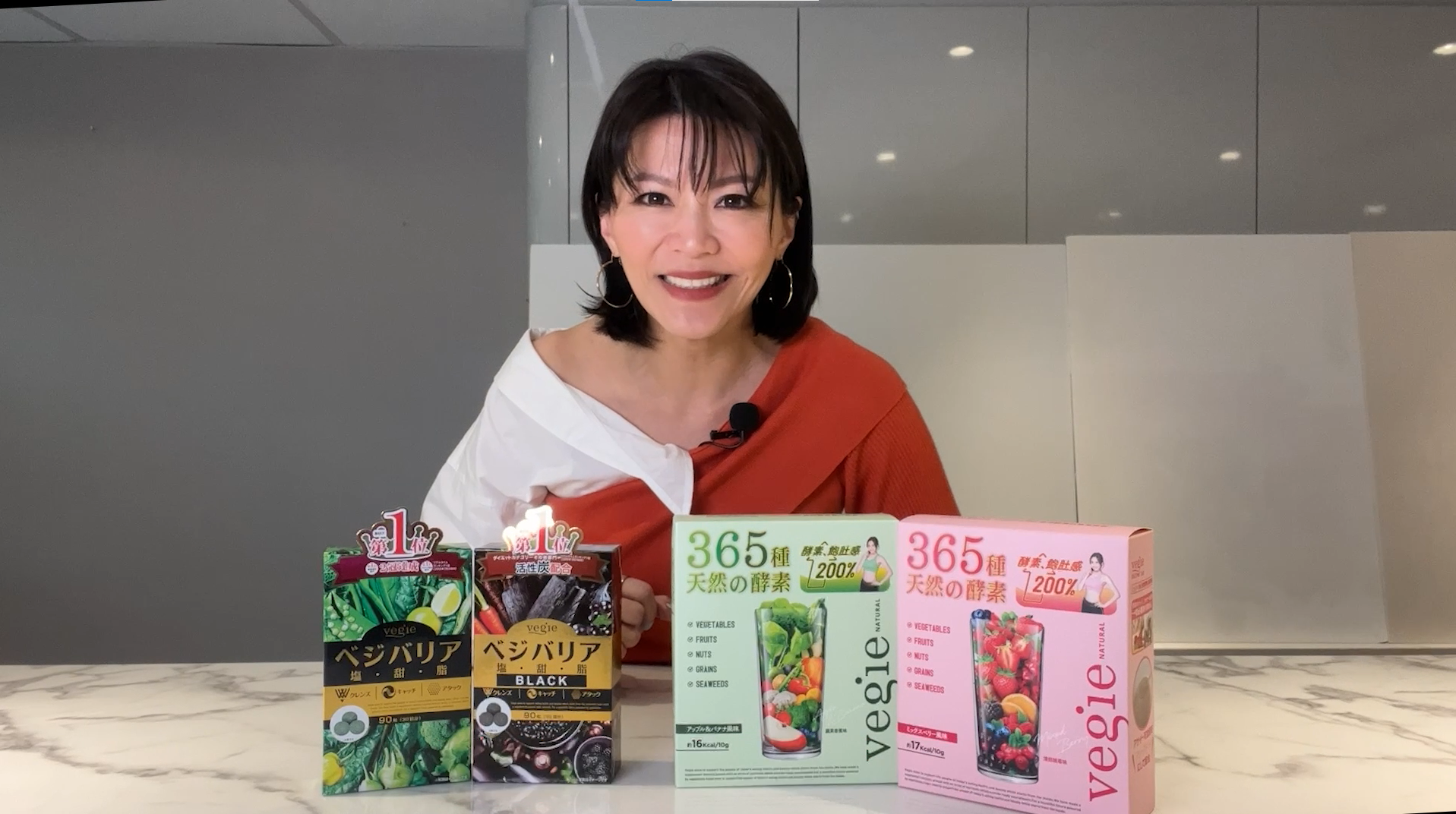 康子妮最近參加唔同節日聚會，都俾朋友親戚話佢瘦咗又靚咗